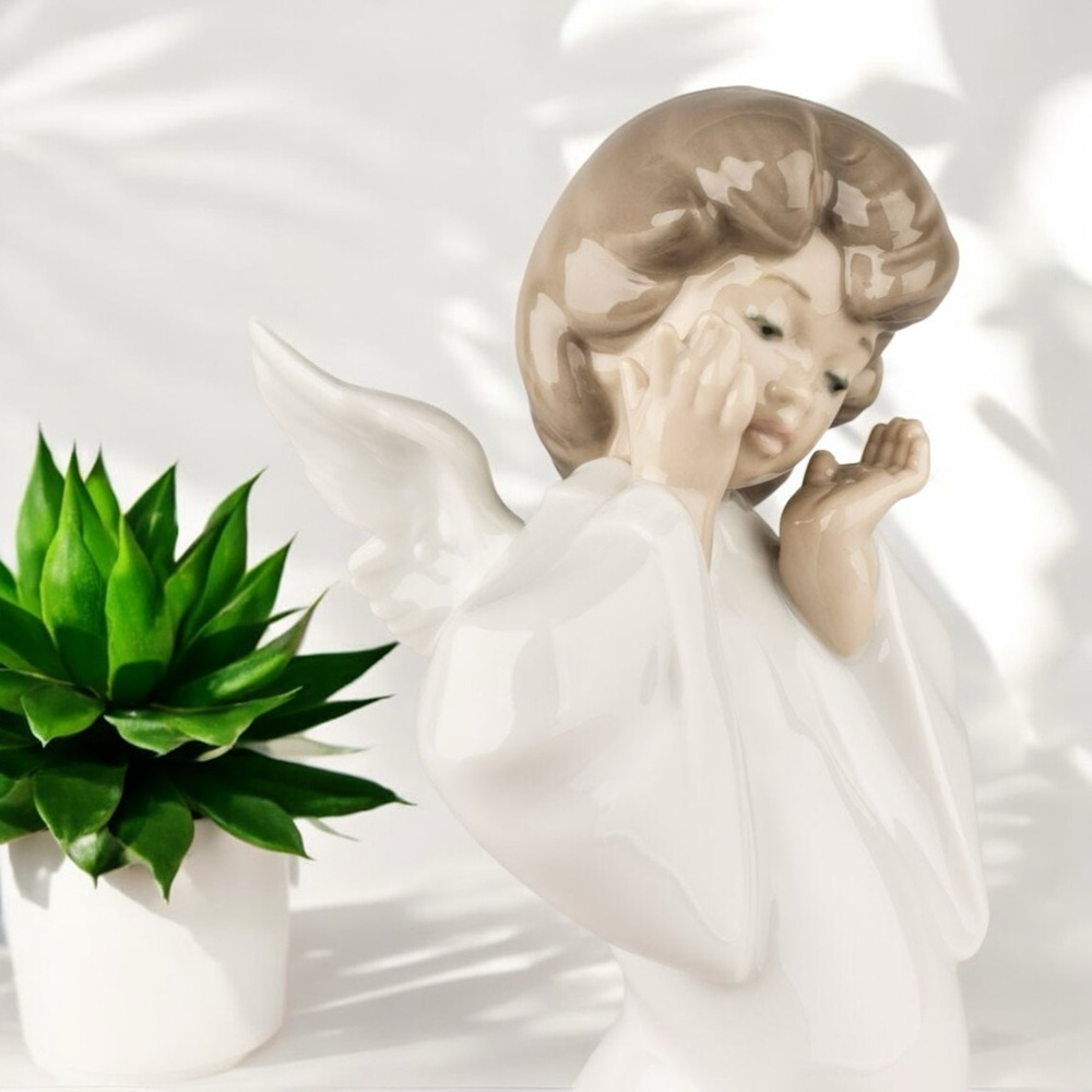 Lladró Mime Angel Figurine #4959 - Picture 2 of 16